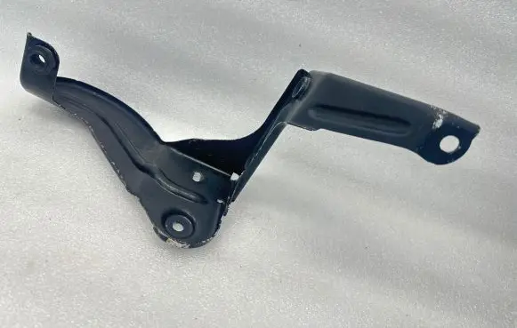 Audi A6 S6 C6 4F Intercooler pipe mounting bracket 4F0145813F