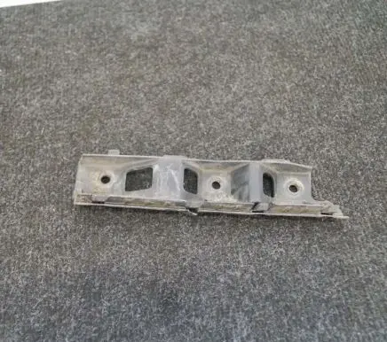 Volkswagen PASSAT B6 Front bumper mounting bracket 3C0807184