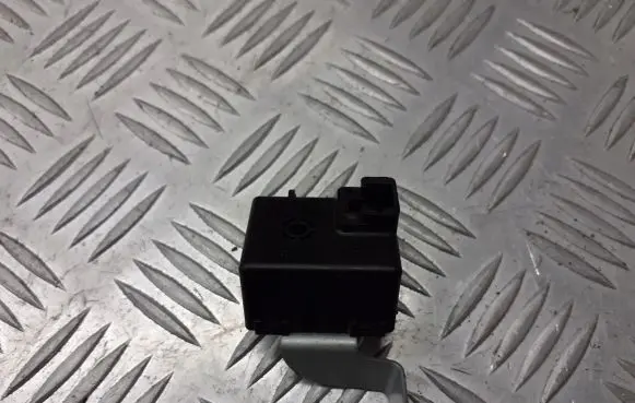 Toyota Avensis T250 Alarm control unit/module 86650-13010