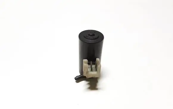 Suzuki Grand Vitara II Windscreen/windshield washer pump 5711