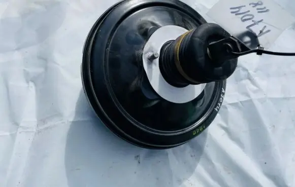 Mercedes-Benz CLS C219 Brake booster a2114300430r m07t