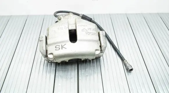 Volkswagen Jetta VI Front brake caliper VCF251