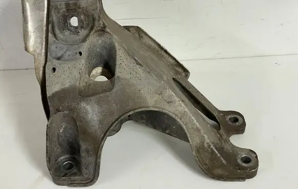 BMW X5 E70 Engine mounting bracket 2211677725803 6777258