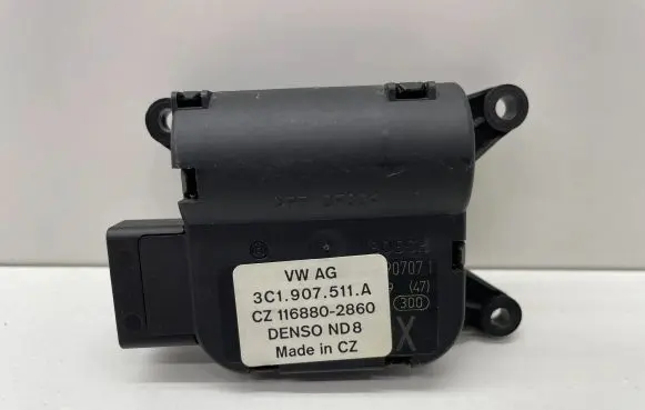 Volkswagen Golf V Air flap motor/actuator 3C1907511A