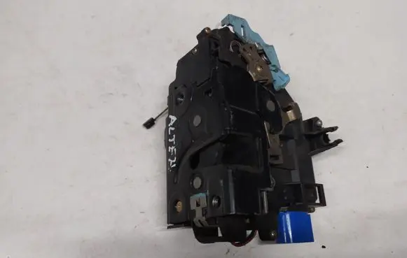 Seat Altea Front door lock 3D2837015