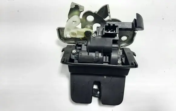Skoda Superb B8 (3V) Tailgate/trunk/boot lock/catch/latch 5Q0905865A
