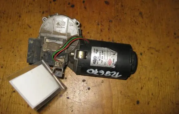 Fiat Albea Front wiper linkage and motor