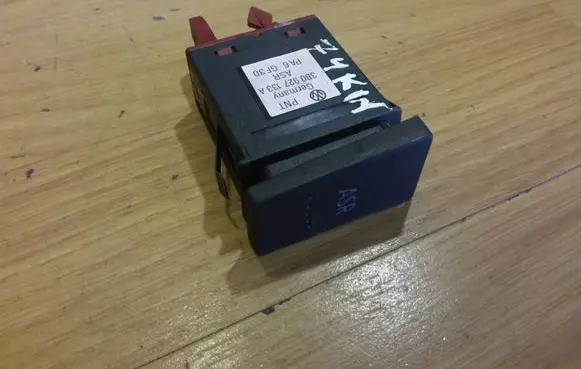 Traction control (ASR) switch