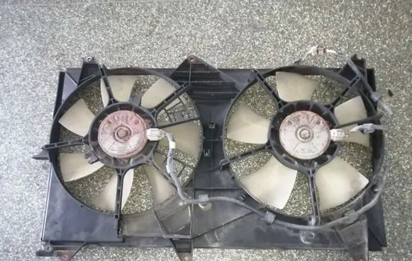 Toyota Avensis Verso Fan set 1636323030 1680003550
