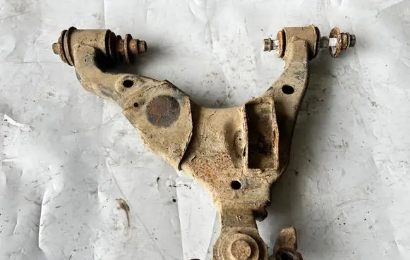 Toyota Land Cruiser (J120) Front lower control arm/wishbone