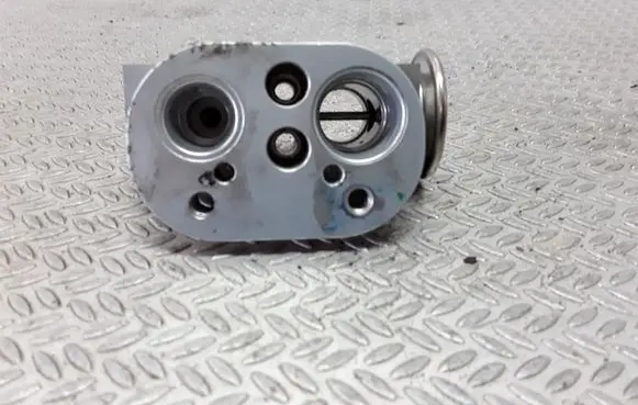 BMW 3 F30 F35 F31 Air conditioning (A/C) expansion valve 64119289832 670825C