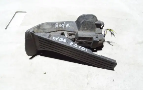 Volkswagen PASSAT B6 Accelerator throttle pedal 1K2721503M