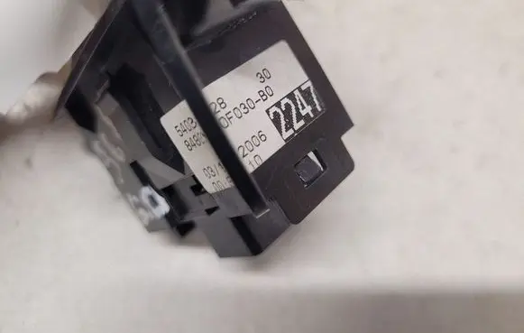 Toyota Corolla Verso AR10 Electric window control switch 848100F010
