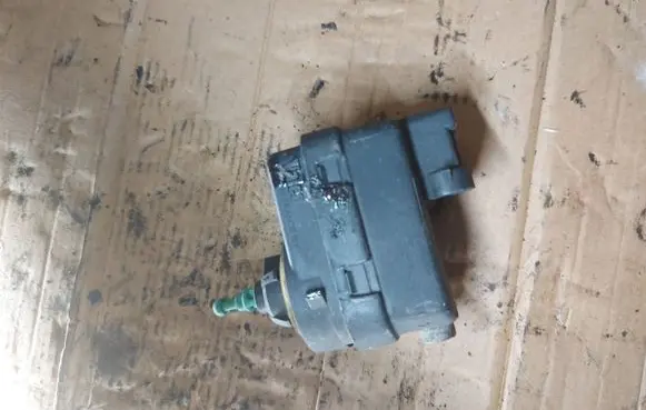 Renault Espace III Headlight level adjustment motor 