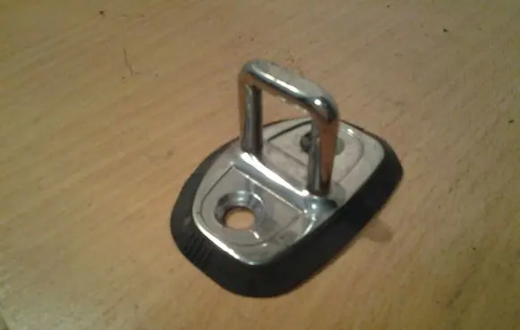 Audi A8 S8 D3 4E Front door lock loop/hook striker 4E0837033A