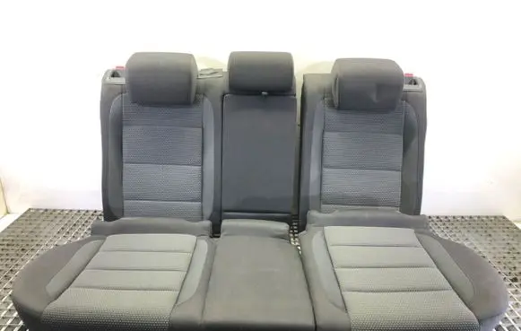 Volkswagen Golf VI Second row seats 