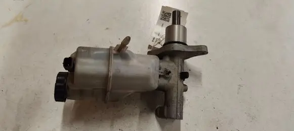 Master brake cylinder