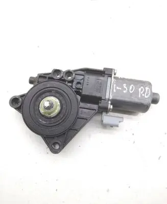 Hyundai i30 Front door window regulator motor 824602R000 0130822543