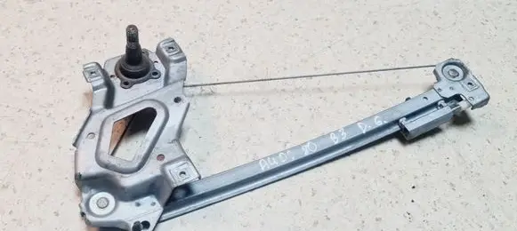 Rear door manual window regulator