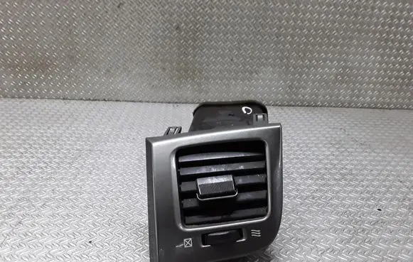 Toyota Avensis Verso Dash center air vent grill 5565044080