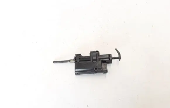 Fuel tank cap lock