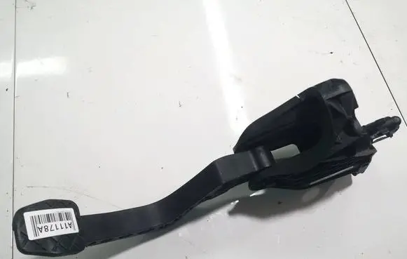 Volkswagen PASSAT CC Clutch pedal 3C1721059AM