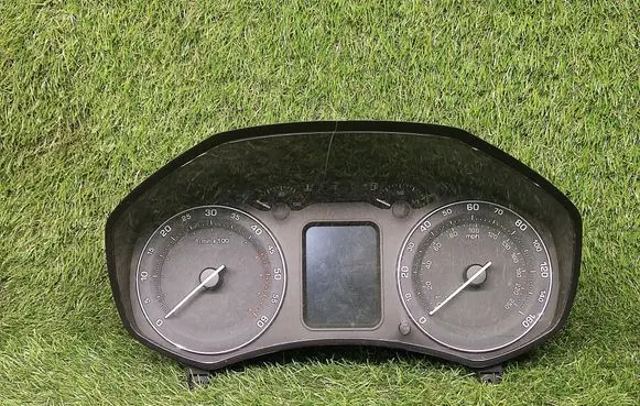 Speedometer (instrument cluster)