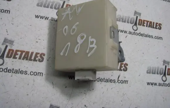 Toyota Avensis T250 Door control unit/module 89741-05050