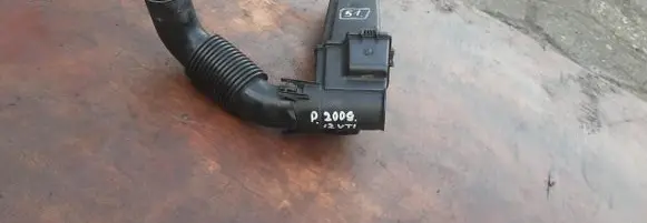 Peugeot 2008 I Intake resonator 9670851680