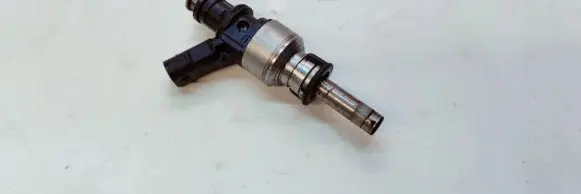 Audi A6 S6 C6 4F Fuel injector 06E036L