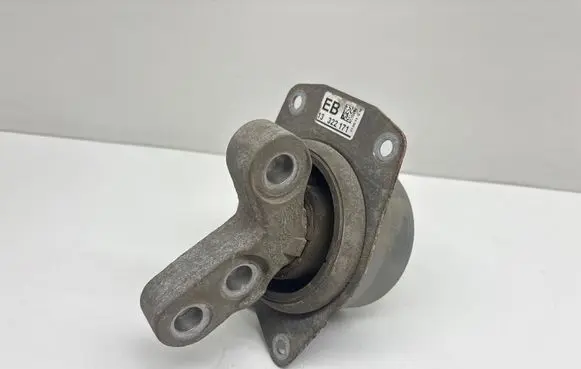 Opel Insignia A Engine mount bracket 13322171