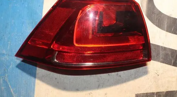 Volkswagen Golf VII Tailgate rear/tail lights 5G0945095