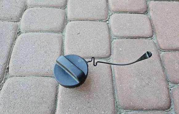 Toyota Camry VIII XV70 Fuel tank filler cap OPELCZESCI.com-D42