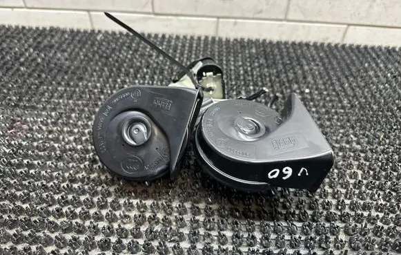 Volvo V60 Horn signal 30796896 30796897