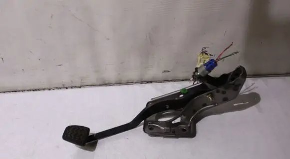 Toyota RAV 4 (XA20) Brake pedal