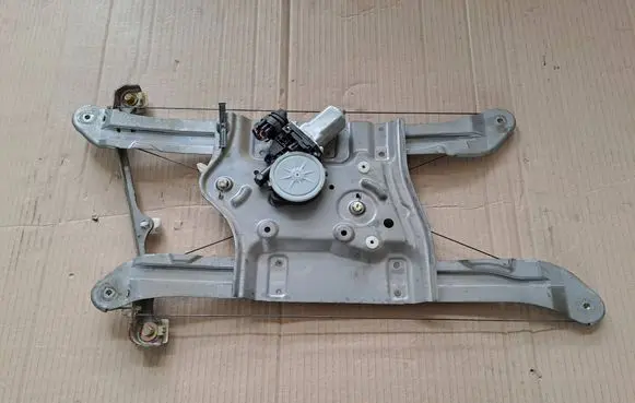 Mitsubishi Grandis Front door window regulator with motor