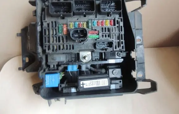 Peugeot 807 Fuse module 1400550780