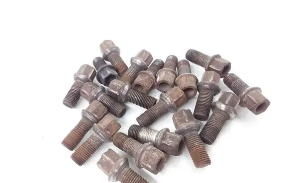 Volkswagen Golf V Nuts/bolts 