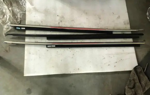 Audi A5 8T 8F Front door glass trim molding 8T0853283
