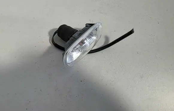 Audi A4 S4 B6 8E 8H Front fender indicator light 