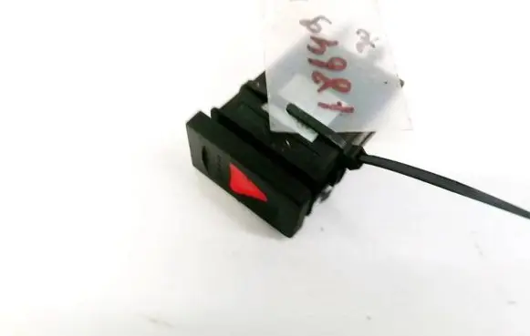 Volkswagen PASSAT B5 Hazard light switch 3B0953235B