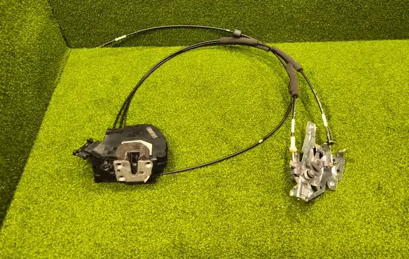 Opel Vivaro Sliding door lock 825023007R 93867680 40727212