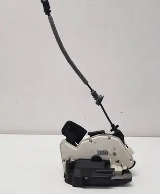 Volkswagen Golf VII Rear door lock 5K4839016Q