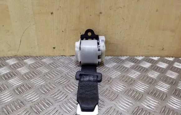 Middle seatbelt (rear)