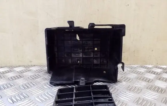 Battery box tray