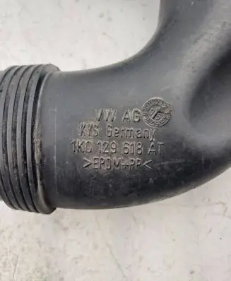 Volkswagen Golf Plus Air intake hose/pipe 1K0129618AT