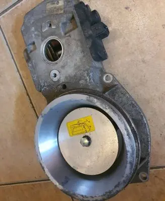 Audi 80 90 B3 Fuel distributor 0438121011 026133353