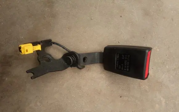 Mercedes-Benz E A207 Rear seatbelt buckle