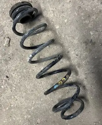 Volkswagen Polo IV 9N3 Rear coil spring