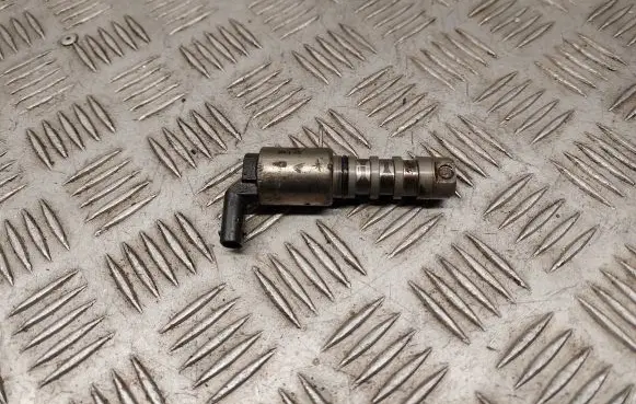 Audi Q7 4M Camshaft vanos timing valve 06E257T